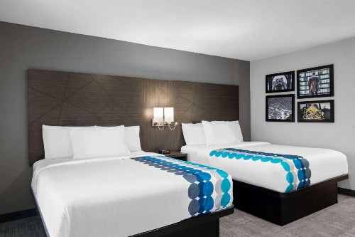 La Quinta Inn by Wyndham Indianapolis Airport Executive Dr - image 9