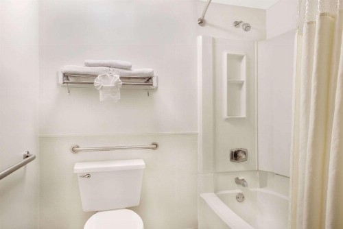 Days Inn by Wyndham Indianapolis Northeast - image 10