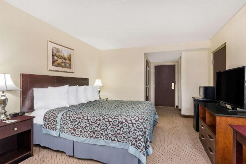 Days Inn by Wyndham Indianapolis Northeast - image 6