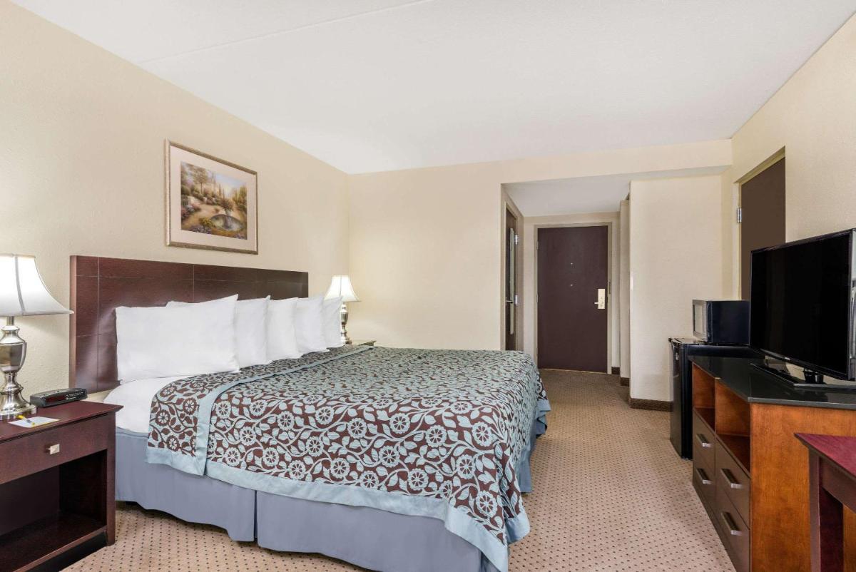 Days Inn by Wyndham Indianapolis Northeast - image 6
