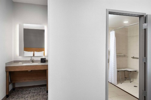 Hyatt Place Indianapolis Airport - image 9