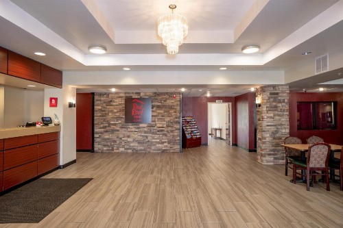 Red Roof Inn & Suites Indianapolis Airport - image 11