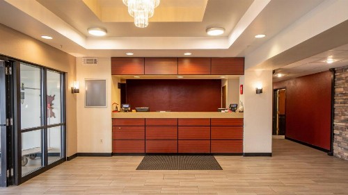 Red Roof Inn & Suites Indianapolis Airport - image 16