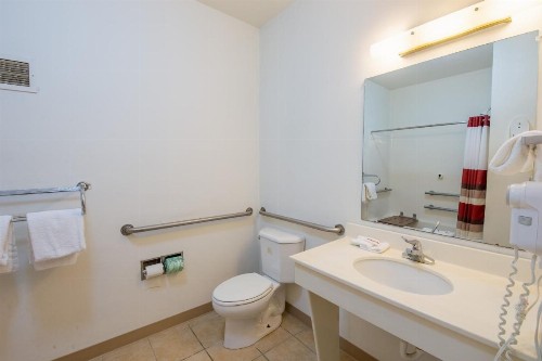 Red Roof Inn & Suites Indianapolis Airport - image 17
