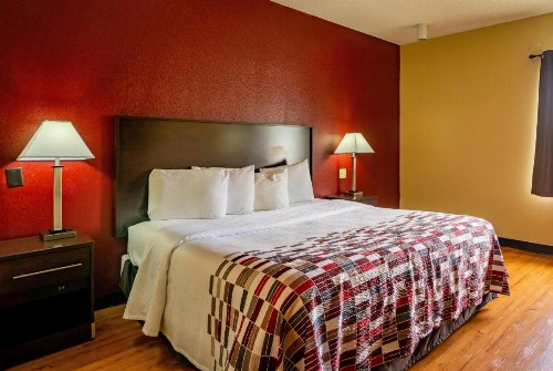 Red Roof Inn & Suites Indianapolis Airport - image 19