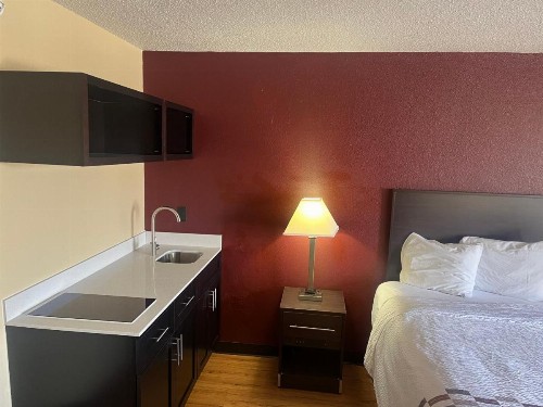 Red Roof Inn & Suites Indianapolis Airport - image 26