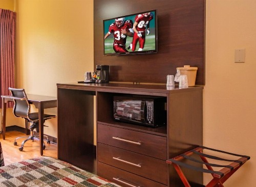 Red Roof Inn & Suites Indianapolis Airport - image 3