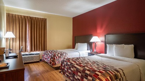 Red Roof Inn & Suites Indianapolis Airport - image 33