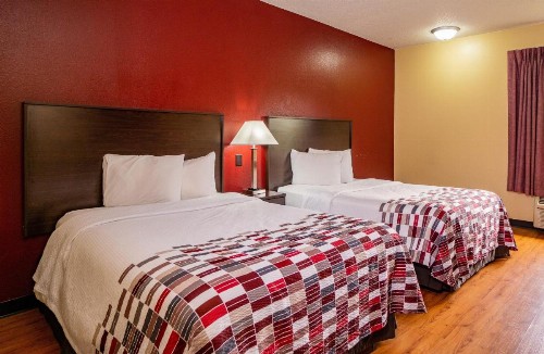 Red Roof Inn & Suites Indianapolis Airport - image 40