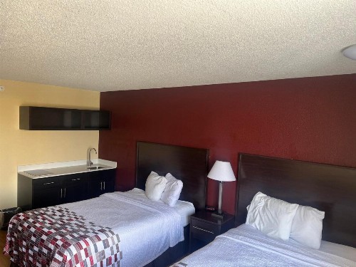 Red Roof Inn & Suites Indianapolis Airport - image 43