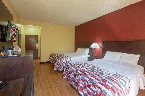 Red Roof Inn & Suites Indianapolis Airport - image 6