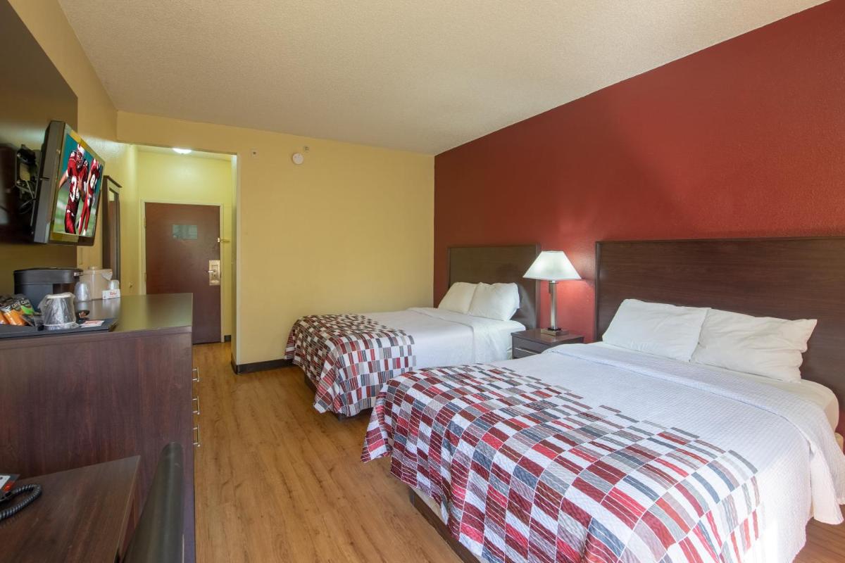Red Roof Inn & Suites Indianapolis Airport - image 6