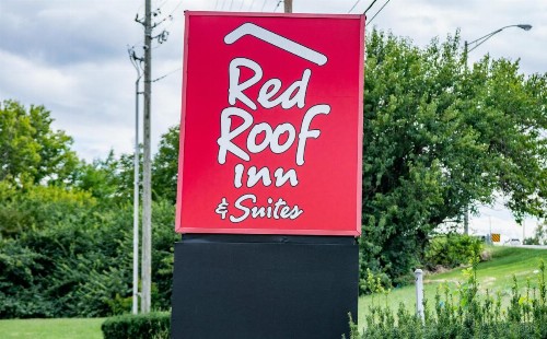 Red Roof Inn & Suites Indianapolis Airport - image 7