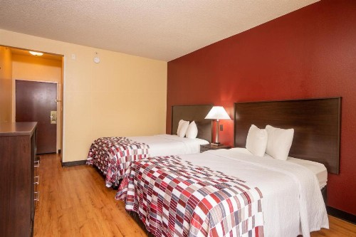 Red Roof Inn & Suites Indianapolis Airport - image 9