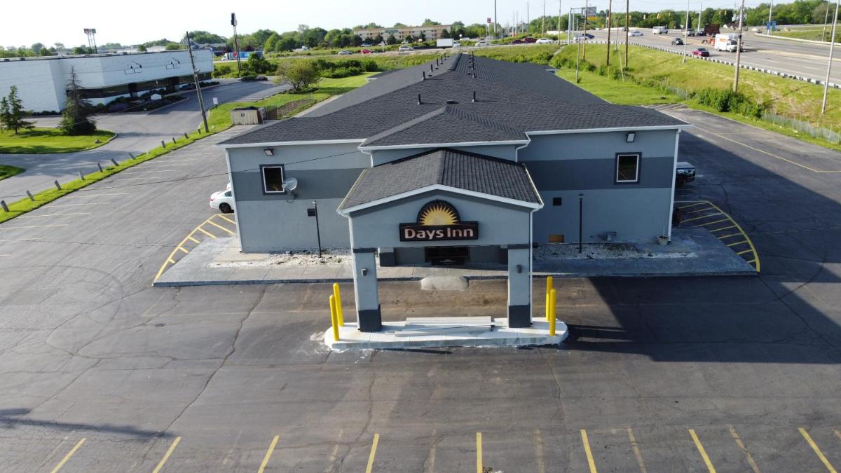 Days Inn by Wyndham Indianapolis East Post Road - main image