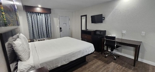 Days Inn by Wyndham Indianapolis East Post Road - image 10