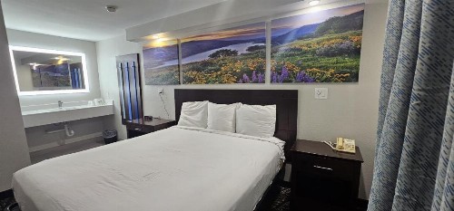 Days Inn by Wyndham Indianapolis East Post Road - image 6