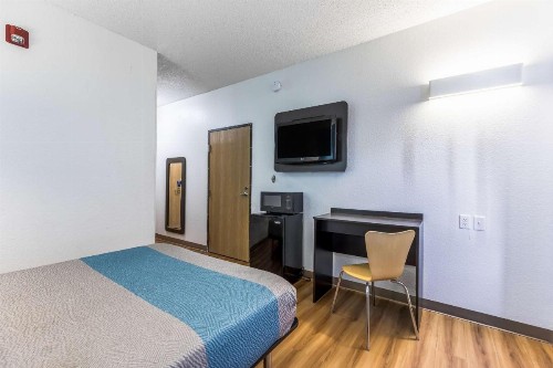 Motel 6-Indianapolis IN - Southport - image 16