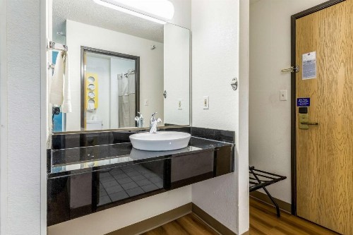 Motel 6-Indianapolis IN - Southport - image 33