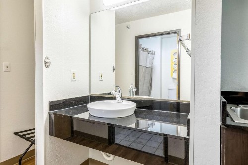 Motel 6-Indianapolis IN - Southport - image 4
