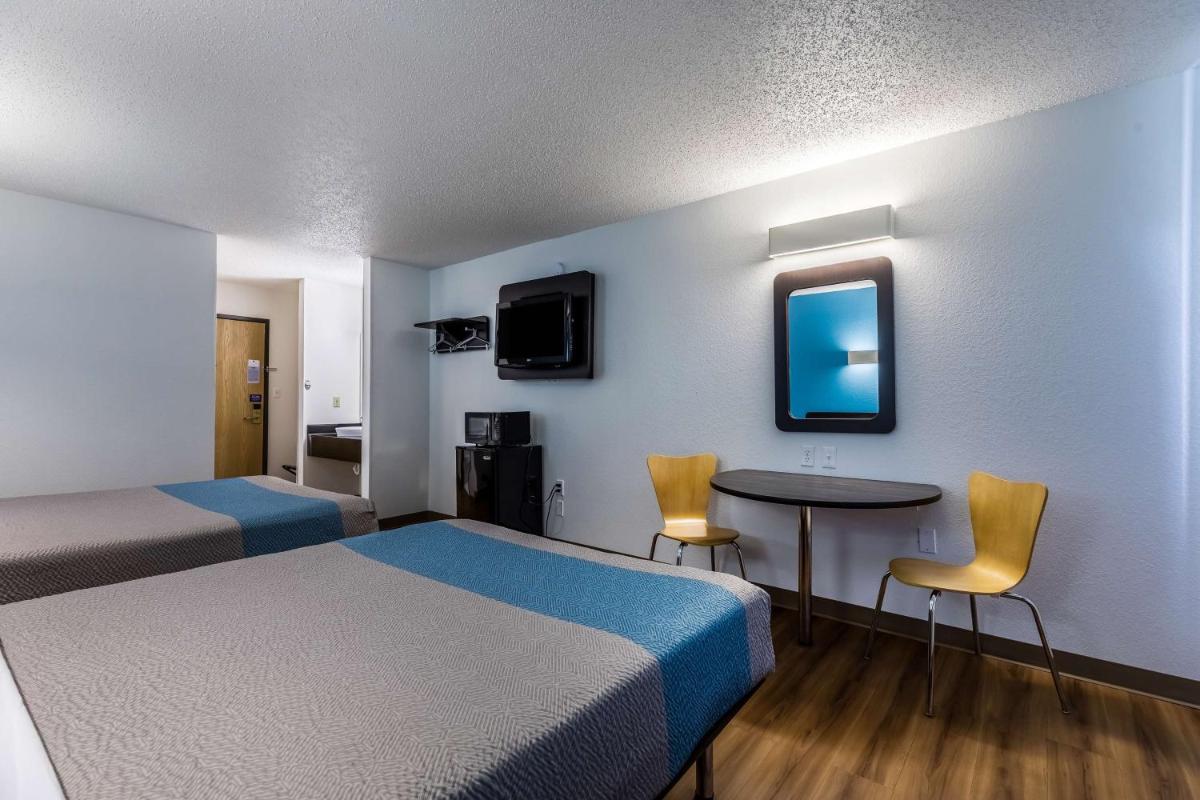 Motel 6-Indianapolis IN - Southport - image 5