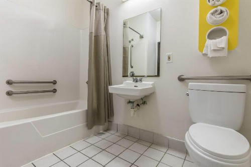 Motel 6-Indianapolis IN - Southport - image 9