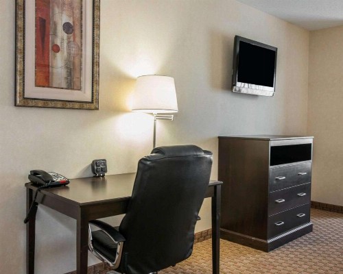 Comfort Suites Southport - image 24