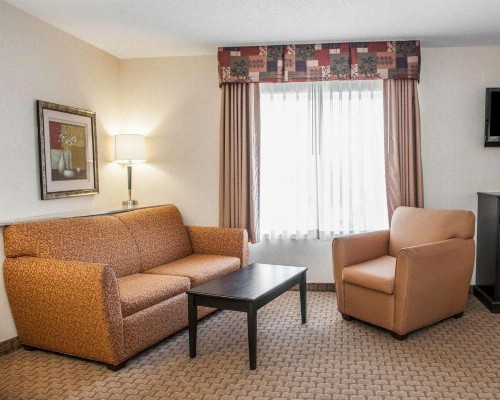 Comfort Suites Southport - image 27