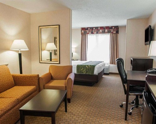 Comfort Suites Southport - image 29