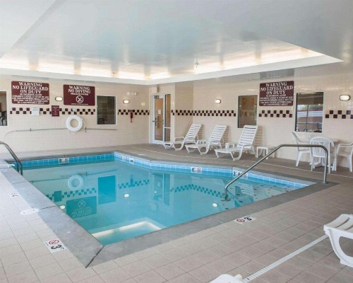 Comfort Suites Southport - image 33