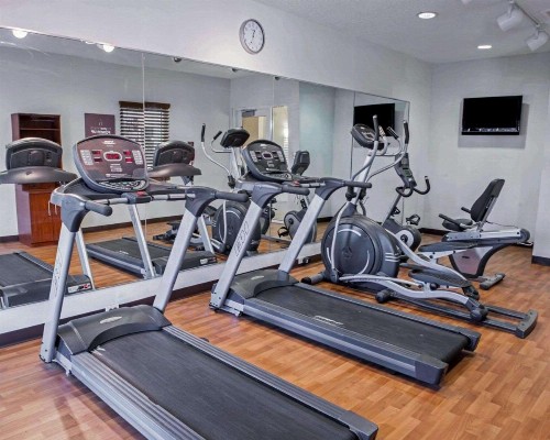 Comfort Suites Southport - image 36