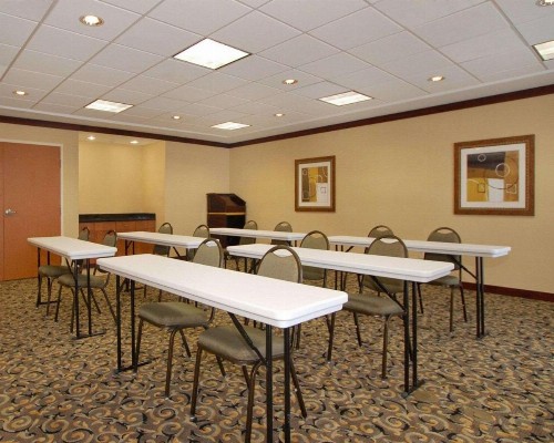 Comfort Suites Southport - image 39