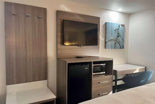 Baymont by Wyndham Indianapolis Northeast - image 40