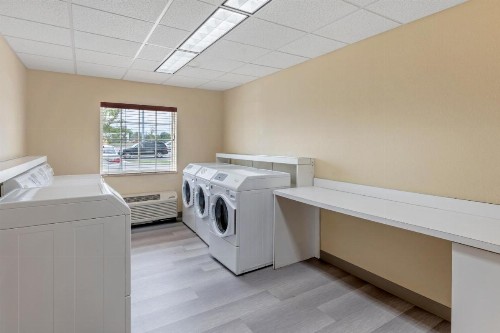 Candlewood Suites Indianapolis East an IHG Hotel - image 18