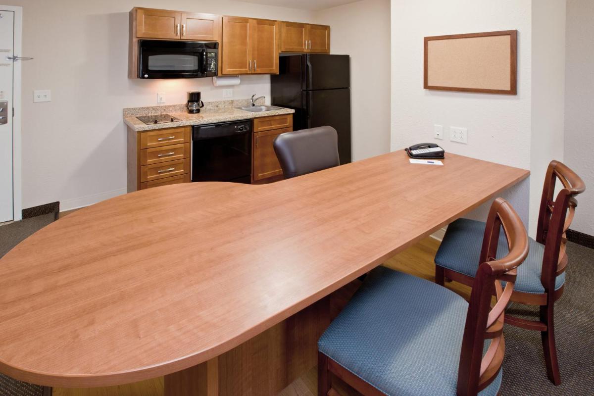 Candlewood Suites Indianapolis East an IHG Hotel - image 2