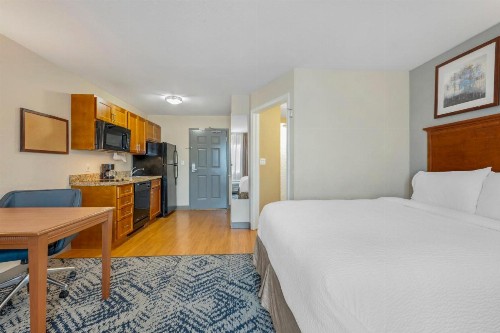 Candlewood Suites Indianapolis East an IHG Hotel - image 27