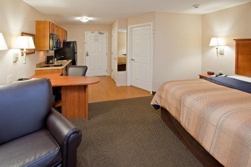Candlewood Suites Indianapolis East an IHG Hotel - image 34