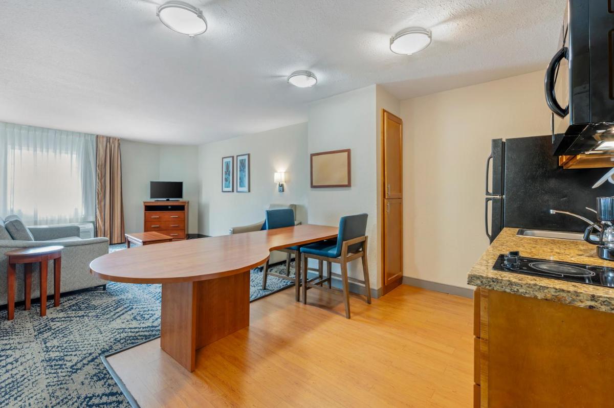 Candlewood Suites Indianapolis East an IHG Hotel - image 4