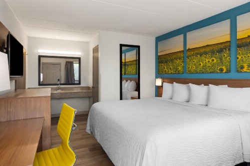 OYO Hotel Indianapolis International Airport - image 13