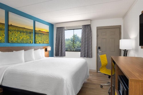 OYO Hotel Indianapolis International Airport - image 24