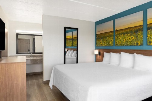 OYO Hotel Indianapolis International Airport - image 25