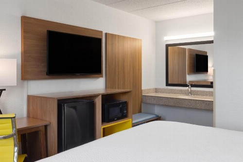 OYO Hotel Indianapolis International Airport - image 26