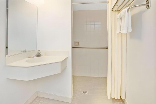 OYO Hotel Indianapolis International Airport - image 33