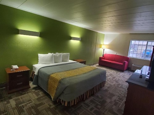 Royal Inn Hotel - image 17