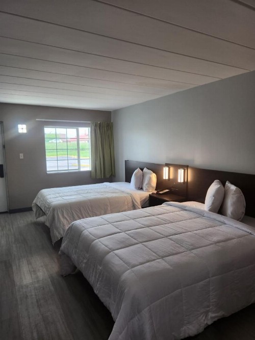 Royal Inn Hotel - image 2