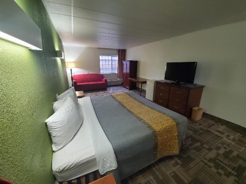 Royal Inn Hotel - image 22