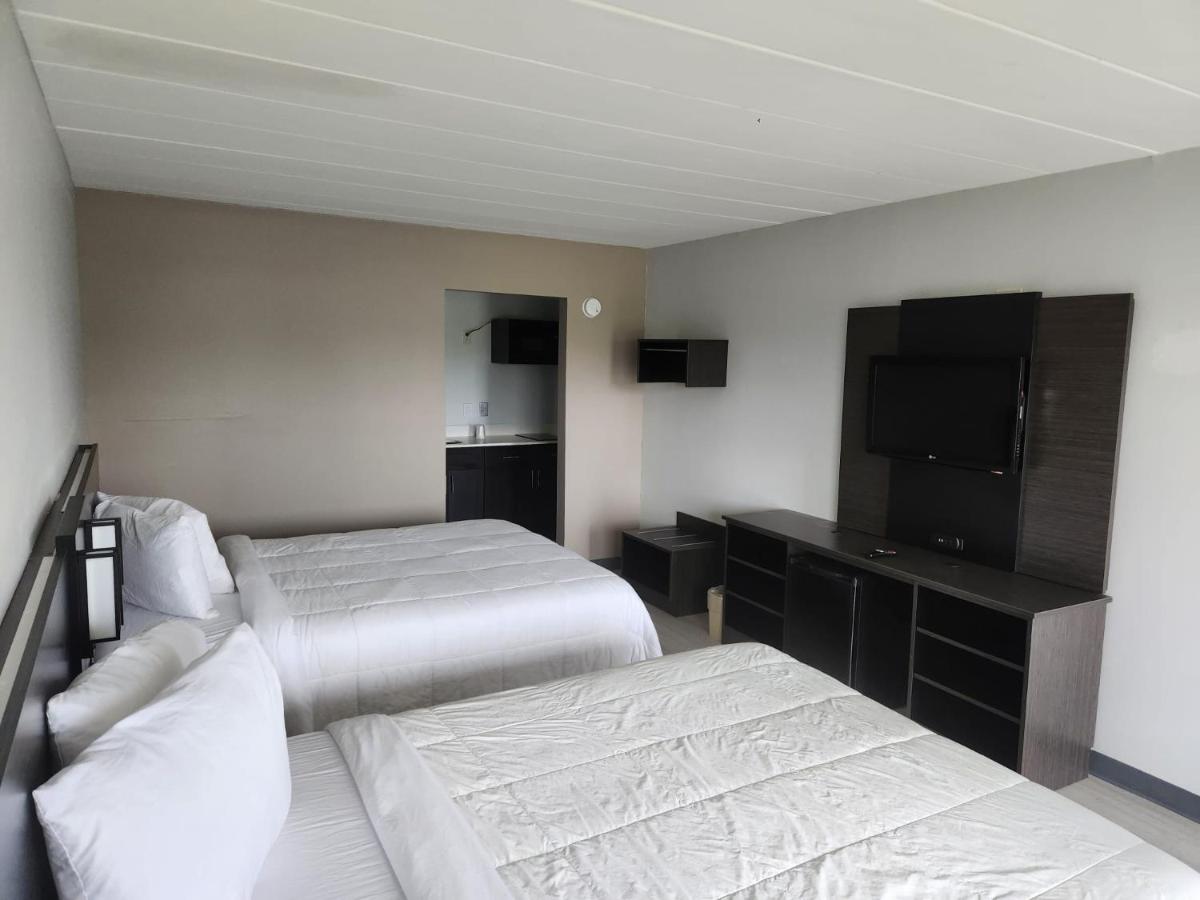 Royal Inn Hotel - image 3
