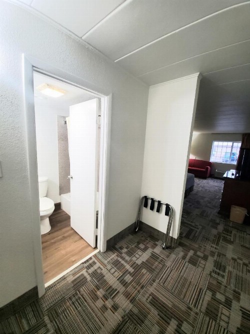 Royal Inn Hotel - image 30