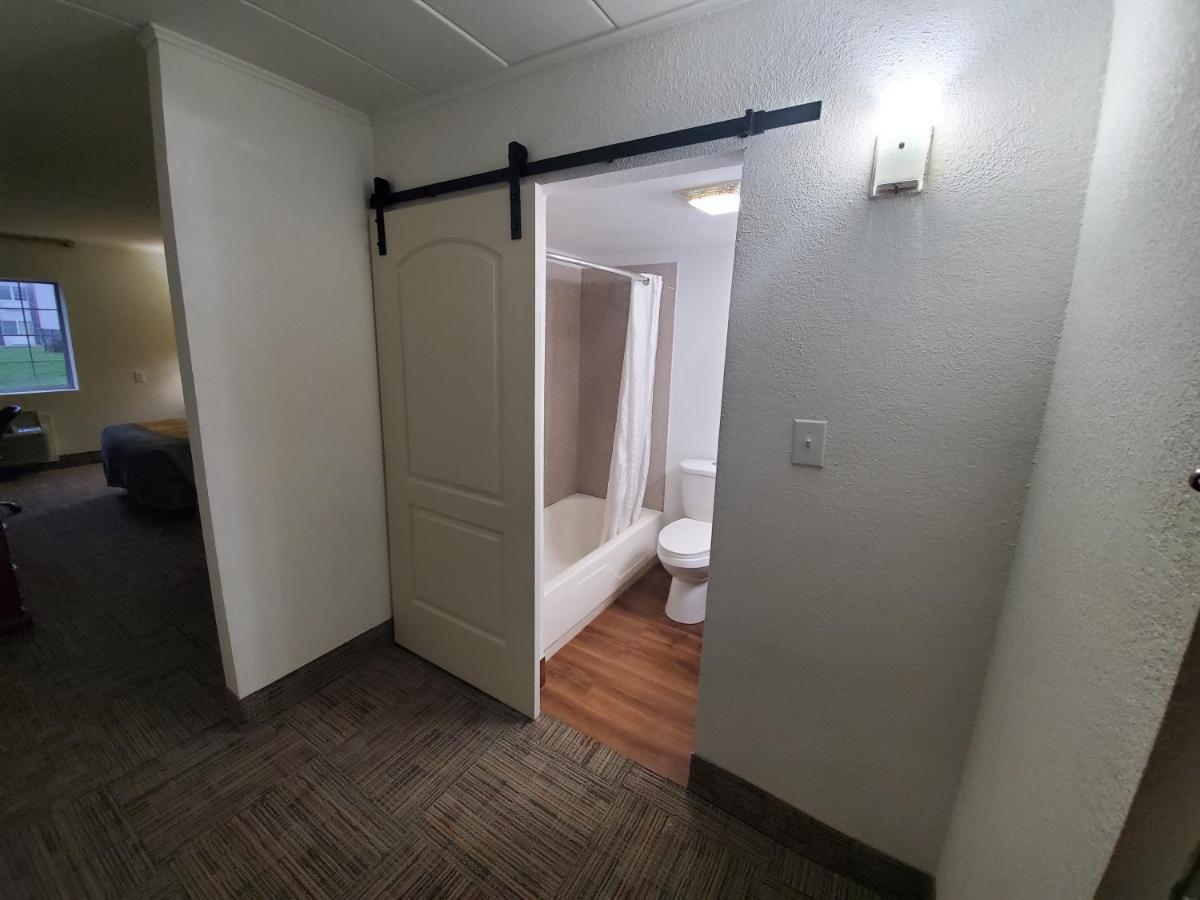 Royal Inn Hotel - image 4