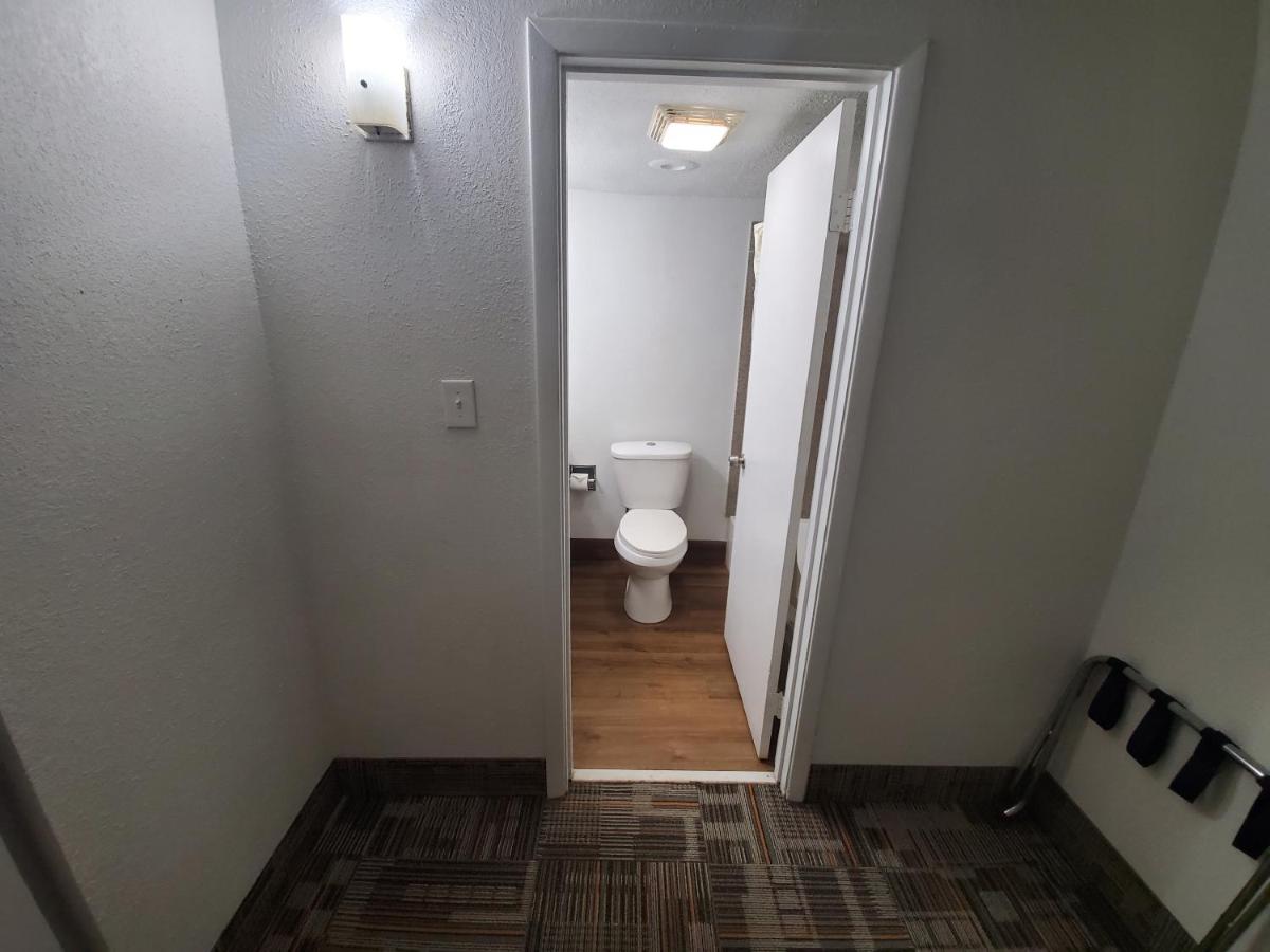 Royal Inn Hotel - image 5